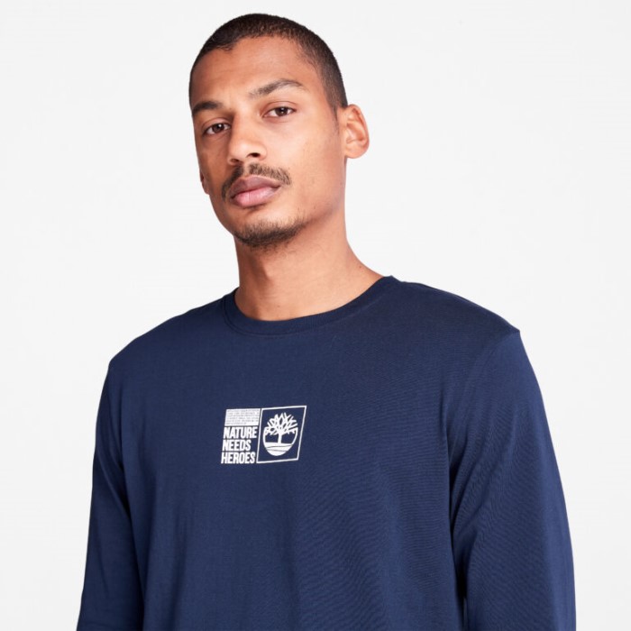 Mænd Naturen Har Brug For Helte Langærmet Grafisk T-shirt Mørk Safir Timberland